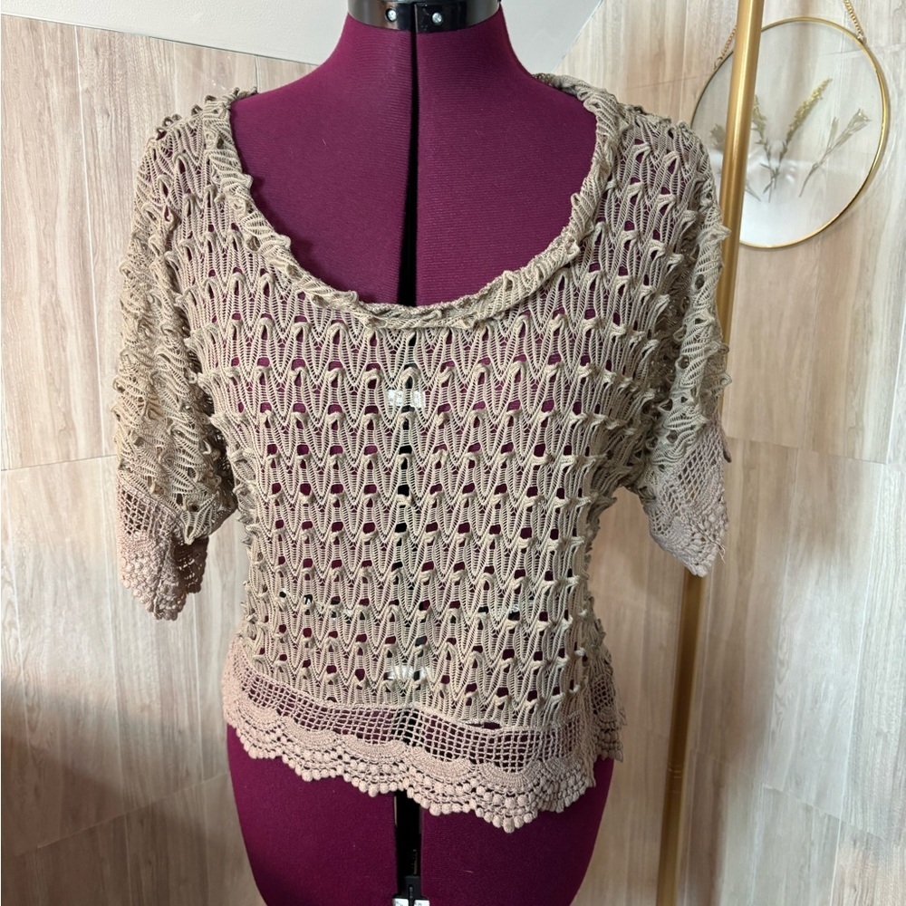 One 7 Six Openwork Crochet Short Sleeve Tunic in TaupeSize M